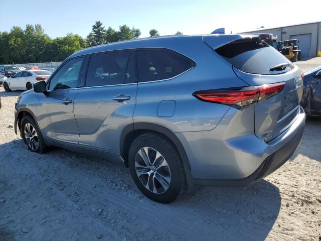 5TDGZRBHXNS228264 - 2022 TOYOTA HIGHLANDER XLE SILVER photo 2