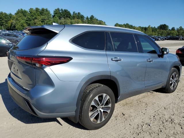 5TDGZRBHXNS228264 - 2022 TOYOTA HIGHLANDER XLE SILVER photo 3