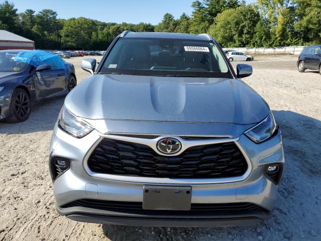 5TDGZRBHXNS228264 - 2022 TOYOTA HIGHLANDER XLE SILVER photo 5