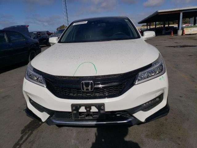 1HGCR3F9XGA018800 - 2016 HONDA ACCORD TOURING WHITE photo 5