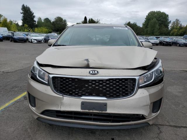 KNDMB5C10F6050402 - 2015 KIA SEDONA LX GOLD photo 5