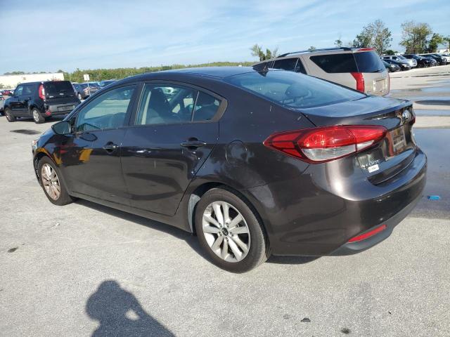 3KPFL4A72HE016059 - 2017 KIA FORTE LX BROWN photo 2