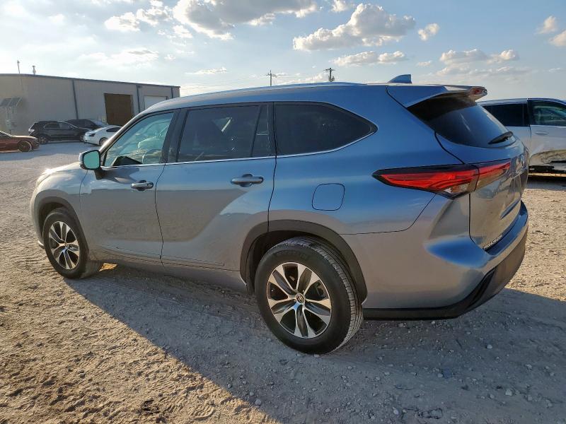 5TDGZRAH2MS042511 - 2021 TOYOTA HIGHLANDER XLE BLUE photo 2