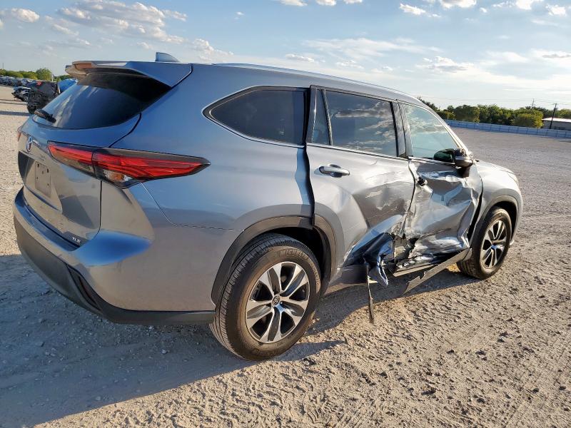 5TDGZRAH2MS042511 - 2021 TOYOTA HIGHLANDER XLE BLUE photo 3