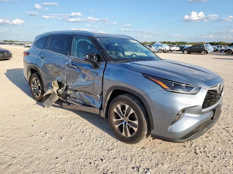 5TDGZRAH2MS042511 - 2021 TOYOTA HIGHLANDER XLE BLUE photo 4