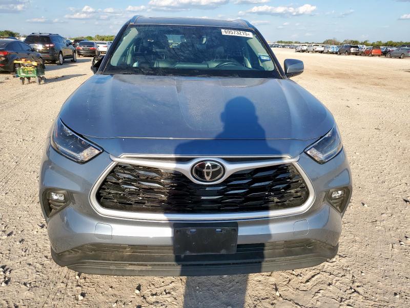 5TDGZRAH2MS042511 - 2021 TOYOTA HIGHLANDER XLE BLUE photo 5