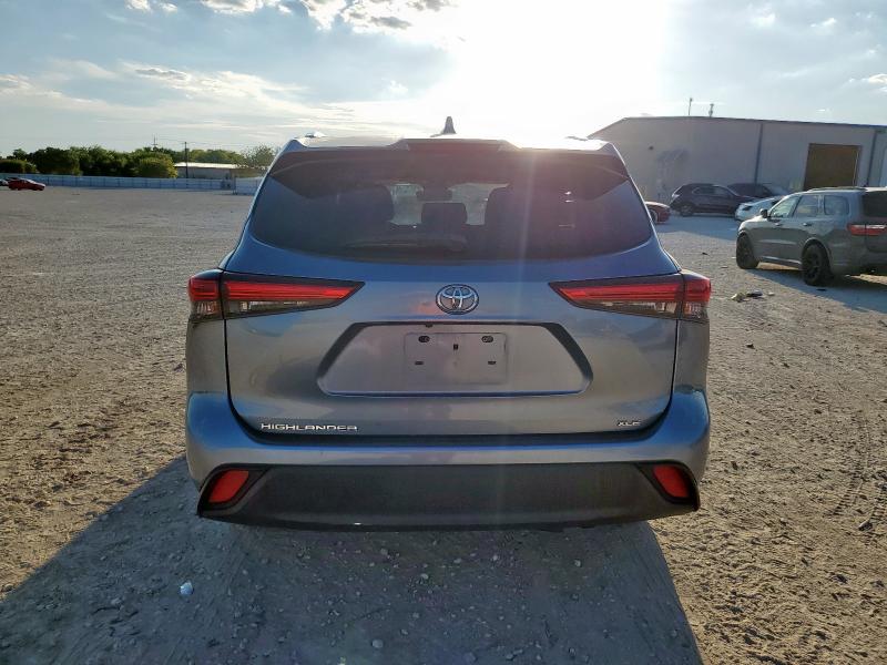 5TDGZRAH2MS042511 - 2021 TOYOTA HIGHLANDER XLE BLUE photo 6