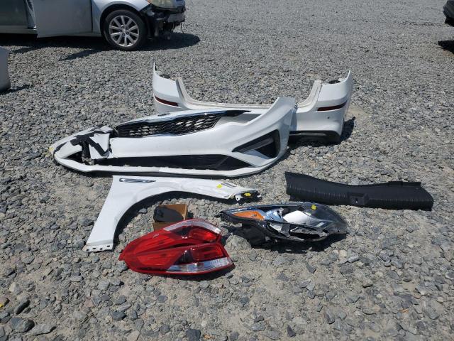 5XXGT4L35KG365150 - 2019 KIA OPTIMA LX Weiß Foto 12