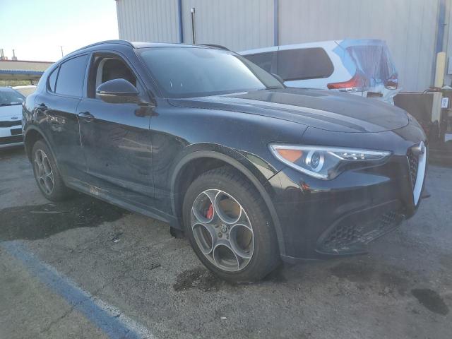 ZASFAKPN0J7B83971 - 2018 ALFA ROMEO STELVIO SPORT Schwarz Foto 4
