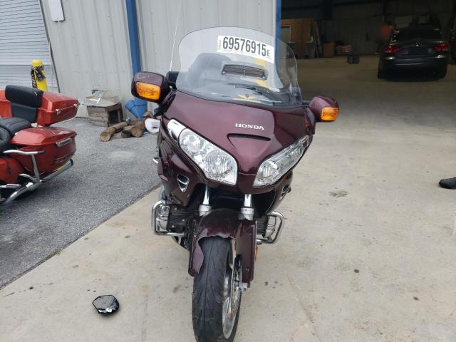 1HFSC47H66A504709 - 2006 HONDA GL1800 栗色 照片 2