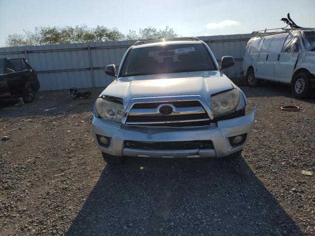 JTEZU14R260069237 - 2006 TOYOTA 4RUNNER SR5 SILVER photo 5