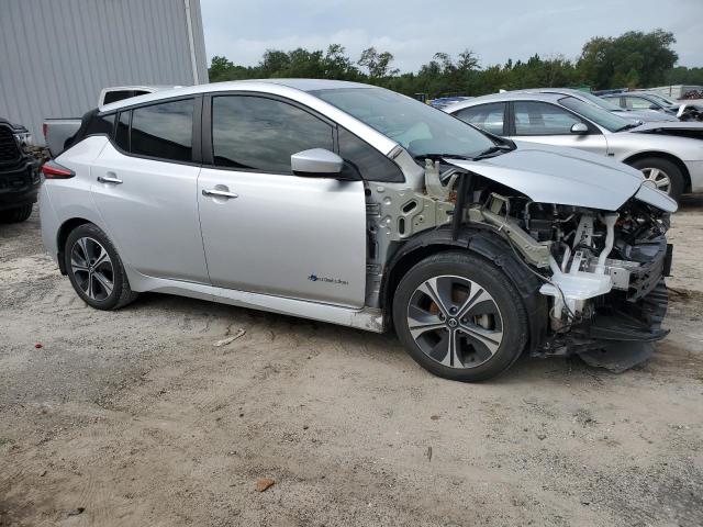 1N4AZ1CP9JC308606 - 2018 NISSAN LEAF S SILVER photo 4