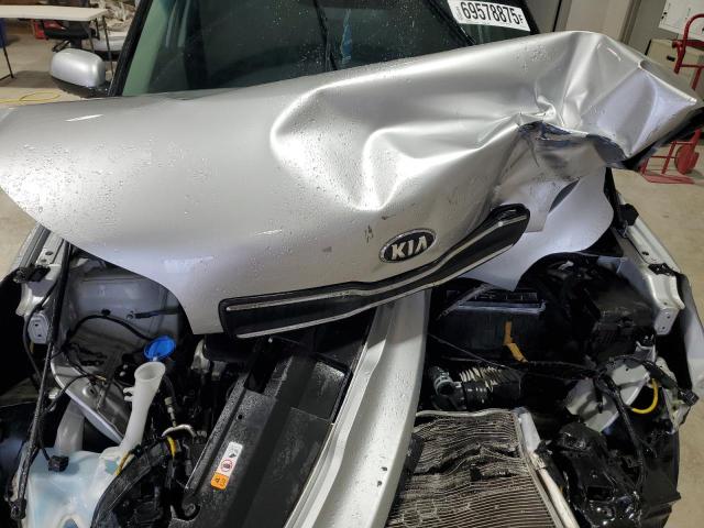 KNDJN2A22K7016163 - 2019 KIA SOUL ვერცხლისფერი ფოტო 12