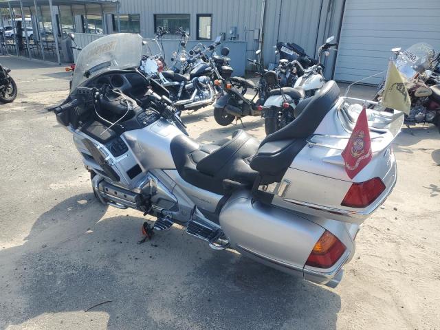 1HFSC47065A411388 - 2005 HONDA GL1800 SILVER photo 3