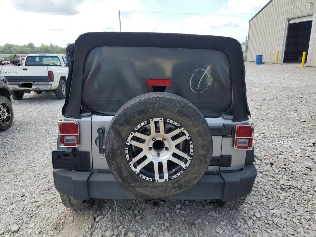 1C4BJWDG2DL685896 - 2013 JEEP WRANGLER U SPORT Srebrny zdjęcie 6