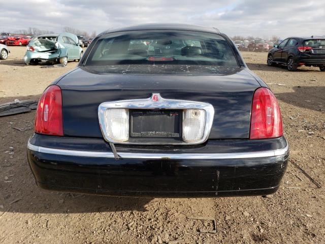 1LNHM82W52Y645637 - 2002 LINCOLN TOWN CAR SIGNATURE BLACK photo 6