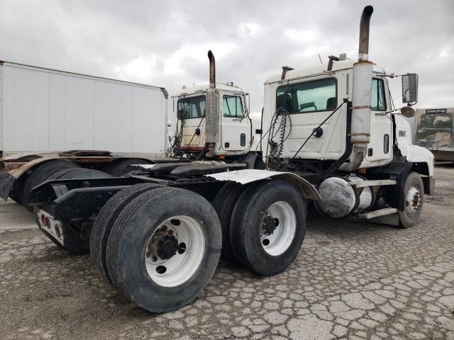 1M1AA18Y53W150415 - 2003 MACK 600 CH600 WHITE photo 4