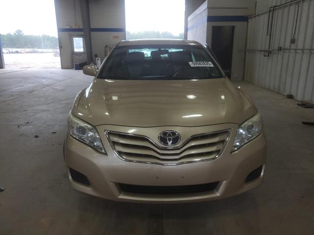 4T1BF3EK2AU062461 - 2010 TOYOTA CAMRY BASE Bej foto 5