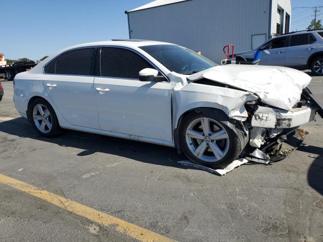 1VWBH7A32DC033389 - 2013 VOLKSWAGEN PASSAT SE WHITE photo 4