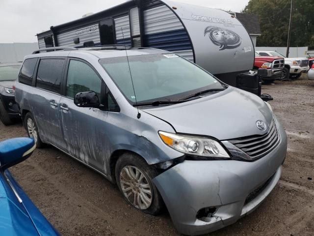 5TDYK3DC8DS363846 - 2013 TOYOTA SIENNA XLE BLUE photo 4