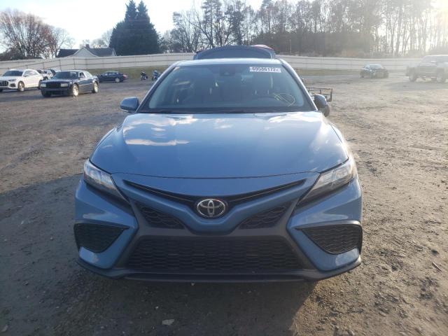 4T1G11AK9PU080026 - 2023 TOYOTA CAMRY SE NIGHT SHADE BLUE photo 5