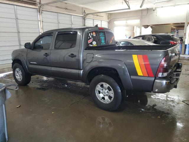 3TMLU4EN9FM175379 - 2015 TOYOTA TACOMA DOUBLE CAB GRAY photo 2