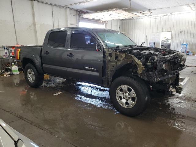3TMLU4EN9FM175379 - 2015 TOYOTA TACOMA DOUBLE CAB GRAY photo 4