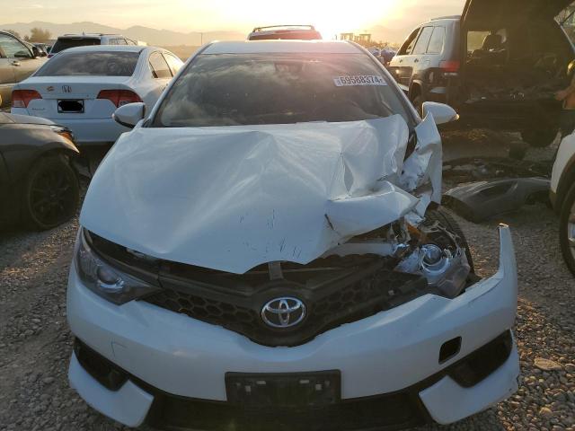 JTNKARJE1JJ563005 - 2018 TOYOTA COROLLA IM WHITE photo 5