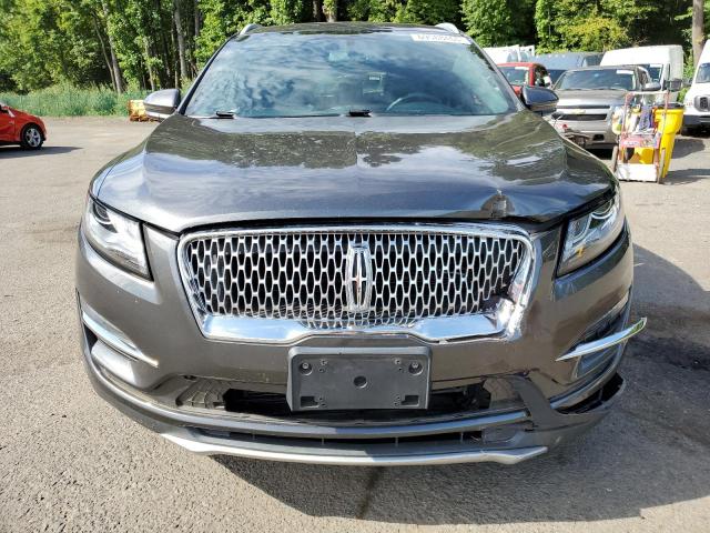 5LMCJ2D90KUL03332 - 2019 LINCOLN MKC SELECT ნაცრისფერი ფოტო 5
