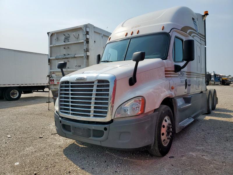 3AKJGLDR3JSJK5422 - 2018 FREIGHTLINER CASCADIA 1 Սպիտակ լուսանկար 2