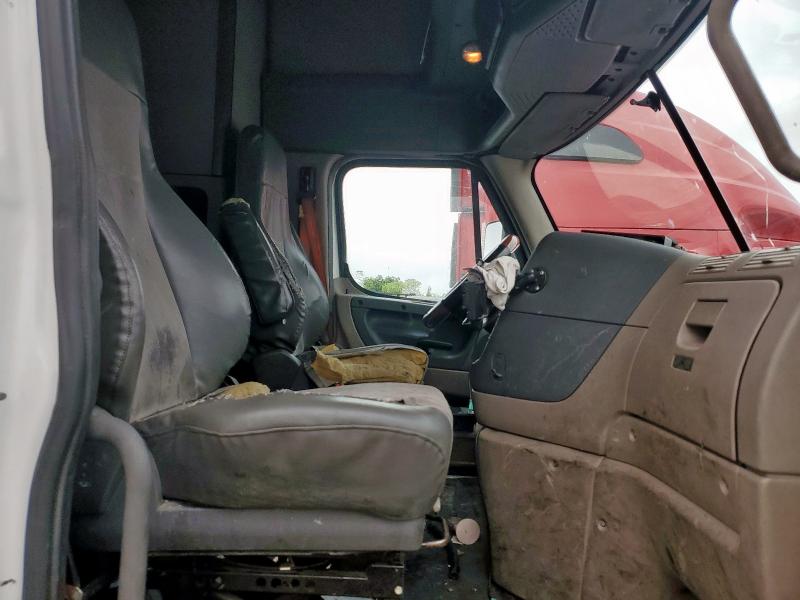 3AKJGLDR3JSJK5422 - 2018 FREIGHTLINER CASCADIA 1 Սպիտակ լուսանկար 6