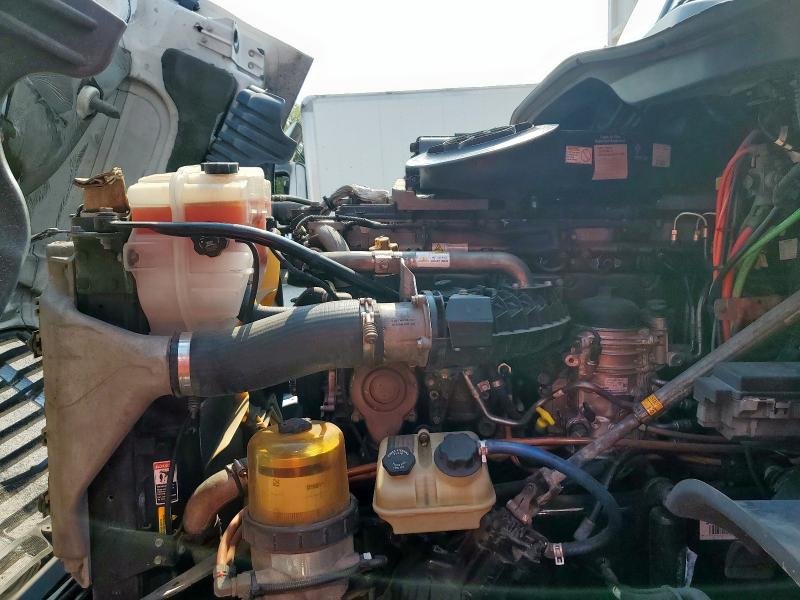 3AKJGLDR3JSJK5422 - 2018 FREIGHTLINER CASCADIA 1 Սպիտակ լուսանկար 7