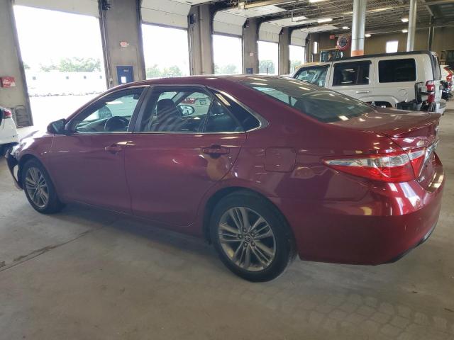 4T1BF1FK9HU745139 - 2017 TOYOTA CAMRY LE RED photo 2