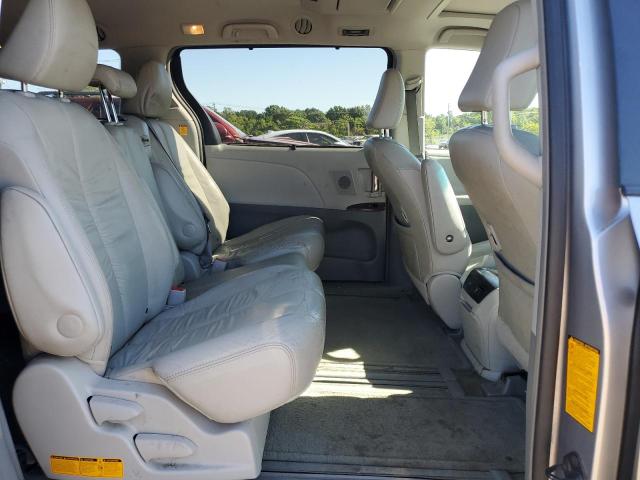5TDYK3DC5CS215880 - 2012 TOYOTA SIENNA XLE 银色 照片 11