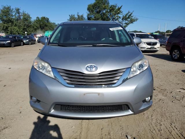 5TDYK3DC5CS215880 - 2012 TOYOTA SIENNA XLE 银色 照片 5
