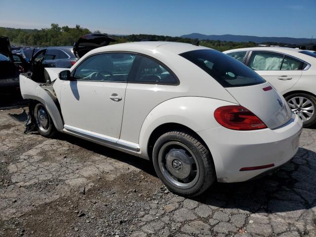 3VWJP7AT2CM618985 - 2012 VOLKSWAGEN BEETLE WHITE photo 2