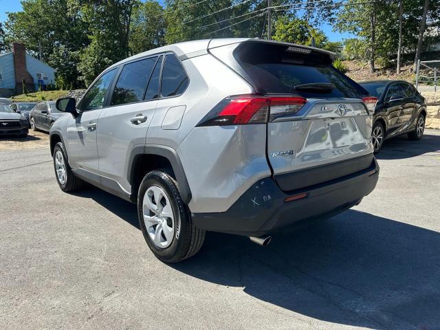 2T3F1RFV4RW447731 - 2024 TOYOTA RAV4 LE 银色 照片 2