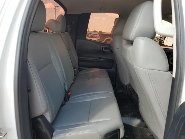 5TFUW5F11JX753011 - 2018 TOYOTA TUNDRA DOUBLE CAB SR/SR5 WHITE photo 10