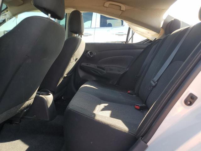 3N1CN7AP9JL886104 - 2018 NISSAN VERSA S WHITE photo 10