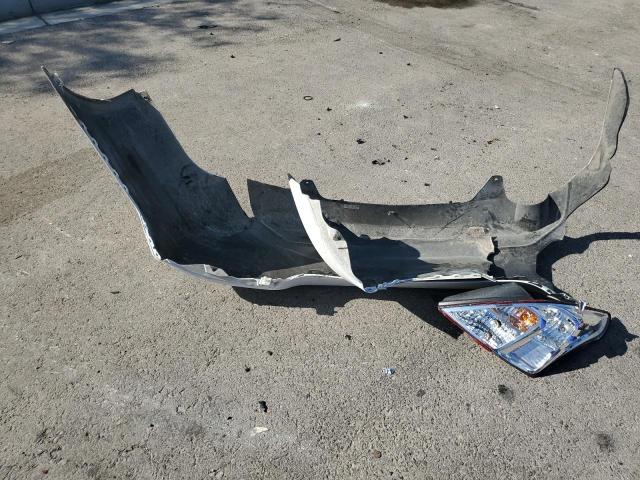 3N1CN7AP9JL886104 - 2018 NISSAN VERSA S WHITE photo 12