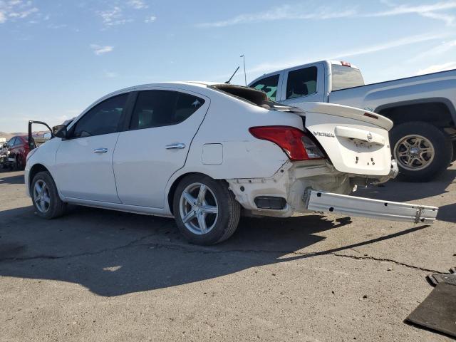 3N1CN7AP9JL886104 - 2018 NISSAN VERSA S WHITE photo 2