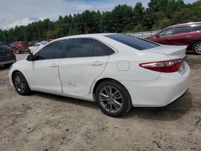 4T1BF1FK4FU061757 - 2015 TOYOTA CAMRY LE Weiß Foto 2
