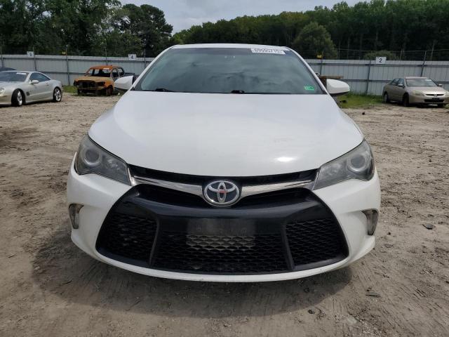 4T1BF1FK4FU061757 - 2015 TOYOTA CAMRY LE Weiß Foto 5