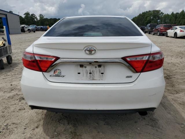 4T1BF1FK4FU061757 - 2015 TOYOTA CAMRY LE Weiß Foto 6