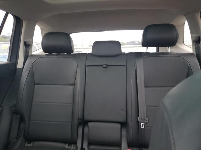 3VV2B7AX4JM161930 - 2018 VOLKSWAGEN TIGUAN SE GRAY photo 10