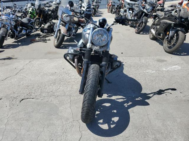 WB10J3300HZ794173 - 2017 BMW R NINE T SCRAMBLER SILVER photo 2