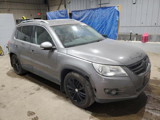 WVGBV9AX4AW526250 - 2010 VOLKSWAGEN TIGUAN SE GRAY photo 4