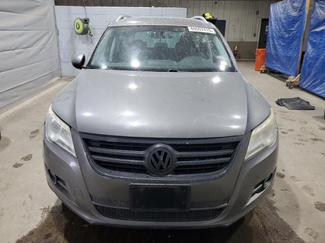 WVGBV9AX4AW526250 - 2010 VOLKSWAGEN TIGUAN SE GRAY photo 5