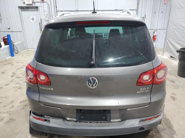 WVGBV9AX4AW526250 - 2010 VOLKSWAGEN TIGUAN SE GRAY photo 6