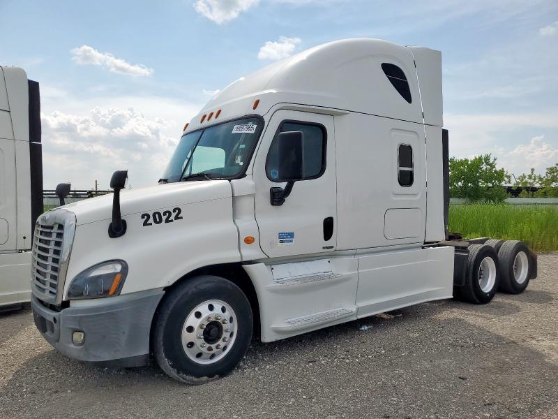 3AKJGLD5XFSGA7775 - 2015 FREIGHTLINER CASCADIA WHITE photo 2